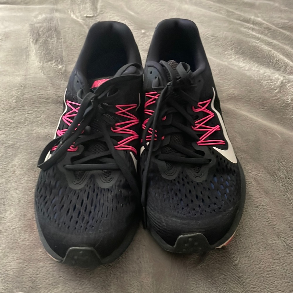 New lightly used Nikes